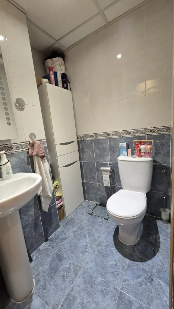 Antes - banera con mampara corredera en Gandia - Jesbal Habitatge