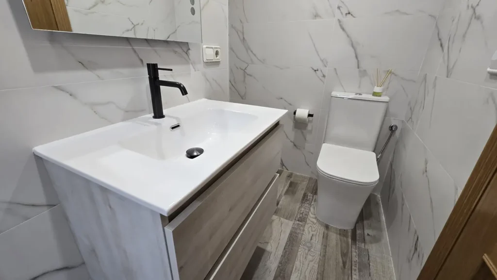 Despues - detalle de hornacina iluminada en Gandia - Jesbal Habitatge