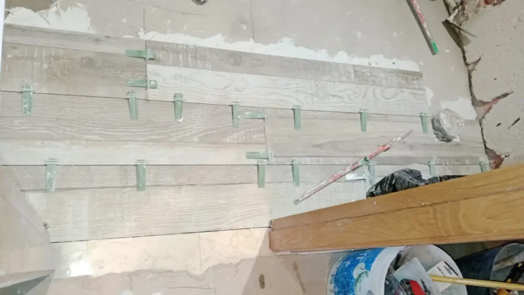 Durante - colocacion de suelo simil madera en Gandia - Jesbal Habitatge